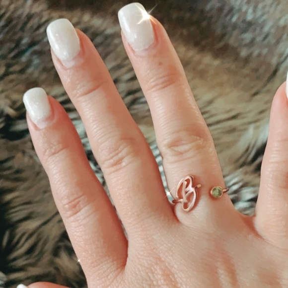 Jewelry - Initial “B” Peridot Birthstone Ring